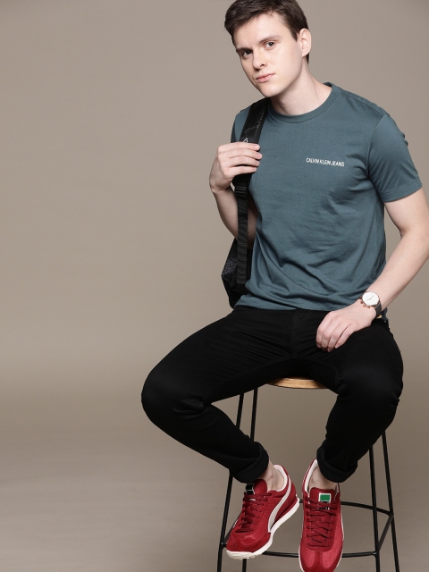 

Calvin Klein Jeans Men Charcoal Grey Solid Round Neck T-shirt
