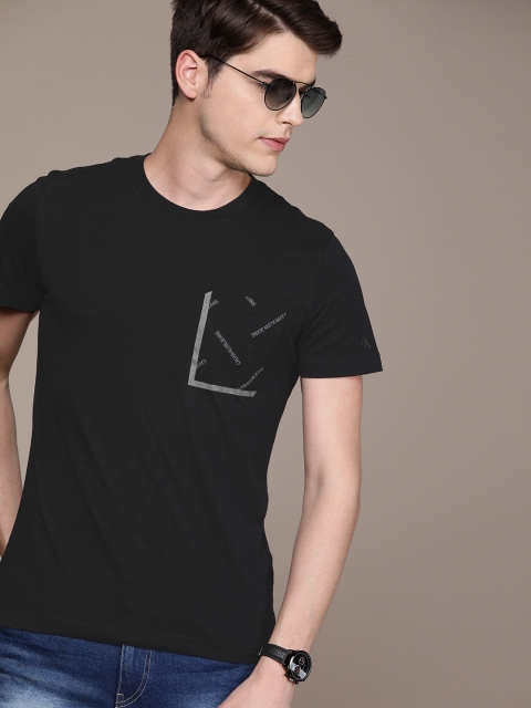 

Calvin Klein Jeans Men Black Solid Round Neck T-shirt