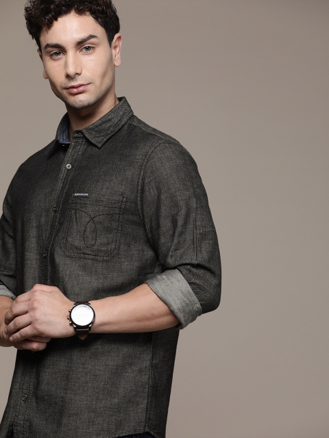 

Calvin Klein Jeans Men Black Slim Fit Solid Casual Chambray Shirt