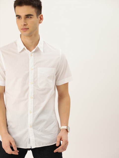 

Calvin Klein Jeans Men White Slim Fit Self-Striped Casual Shirt