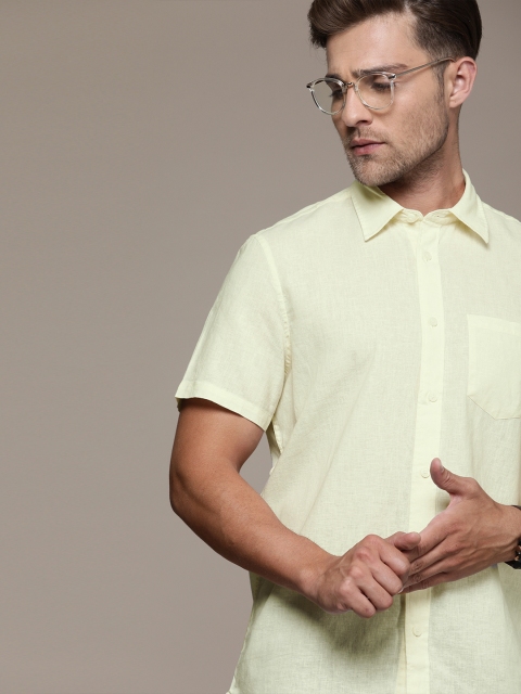 

Calvin Klein Jeans Men Yellow Regular Fit Solid Casual Linen Shirt