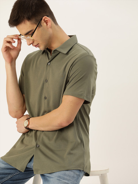 

Calvin Klein Jeans Men Olive Green Regular Fit Solid Casual Shirt