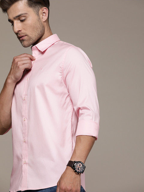 

Calvin Klein Jeans Men Pink Slim Fit Solid Casual Shirt