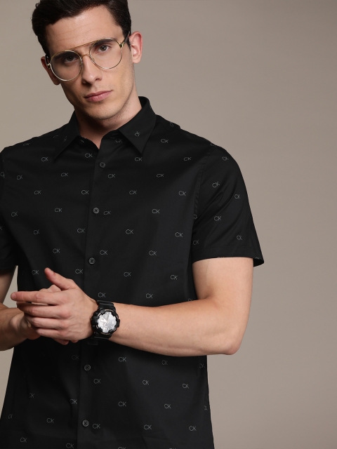 

Calvin Klein Jeans Men Black & White Regular Fit Printed Casual Shirt