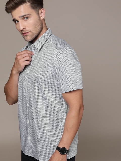 

Calvin Klein Jeans Men Grey & White Regular Fit Printed Casual Shirt