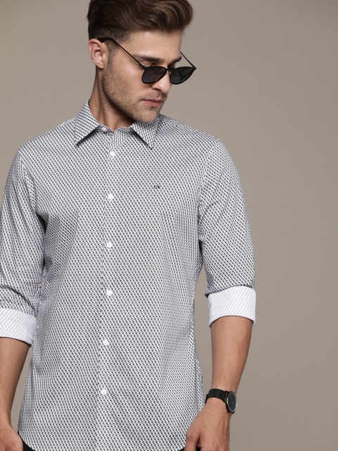 

Calvin Klein Jeans Men White & Black Slim Fit Printed Casual Shirt