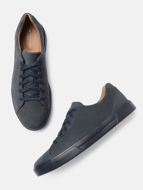 

Clarks Men Blue Solid Leather Sneakers