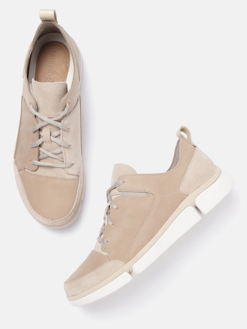 

Clarks Men Beige Solid Nubuck Sneakers