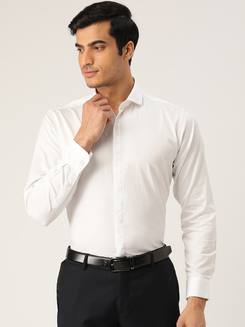 

STROP Men White Relaxed Slim Fit Knitted Solid Casual Shirt