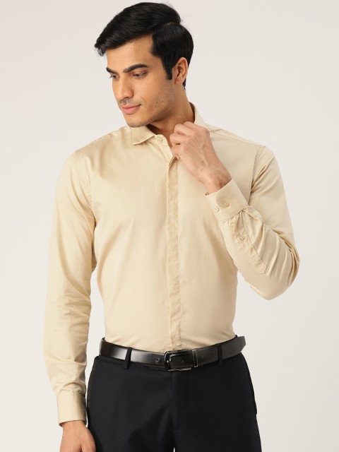 

STROP Men Beige Relaxed Slim Fit Knitted Solid Formal Shirt