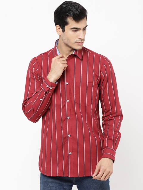 

STROP Men Red & Off-White Regular Fit Striped Casual Shirt