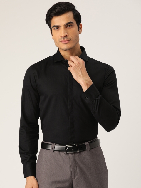 

STROP Men Black Relaxed Slim Fit Knitted Solid Formal Shirt