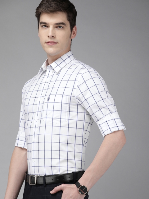 

U.S. Polo Assn. Men White & Navy Blue Tailored Fit Checked Casual Shirt