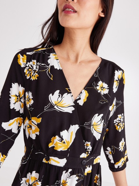 

promod Women Black & White Floral Printed Wrap Dress
