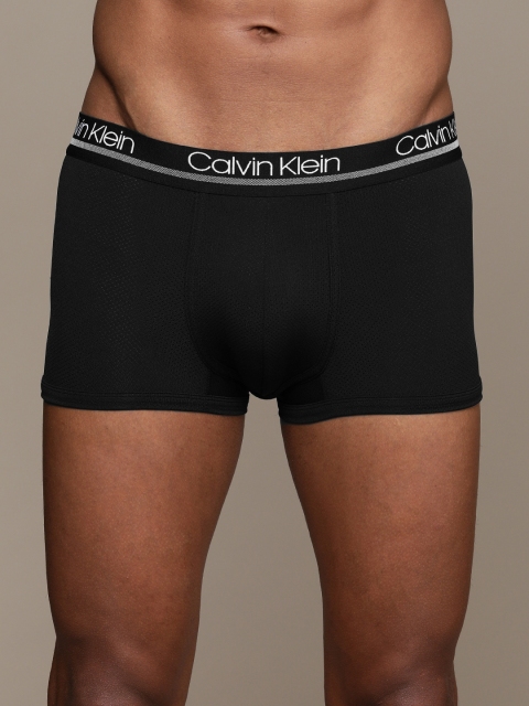 

Calvin Klein Underwear Men Black Solid Trunks NB2174001