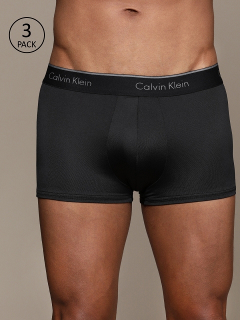 

Calvin Klein Underwear Men Pack of 3 Black Solid Trunks NB1289001