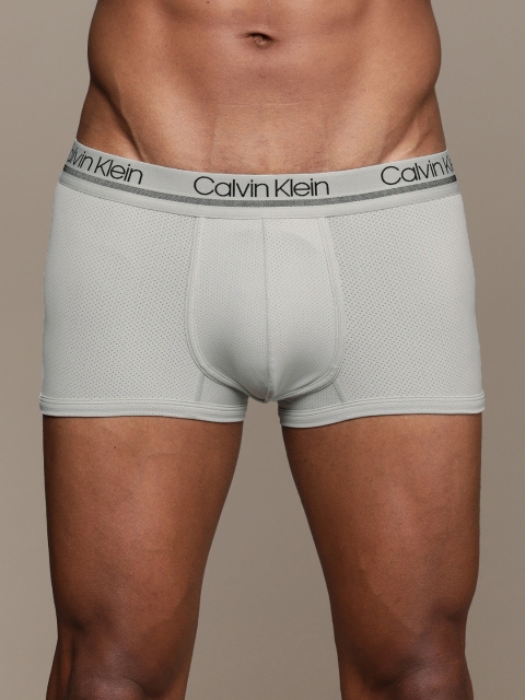 

Calvin Klein Underwear Men Grey Solid Trunks NB2174JH4