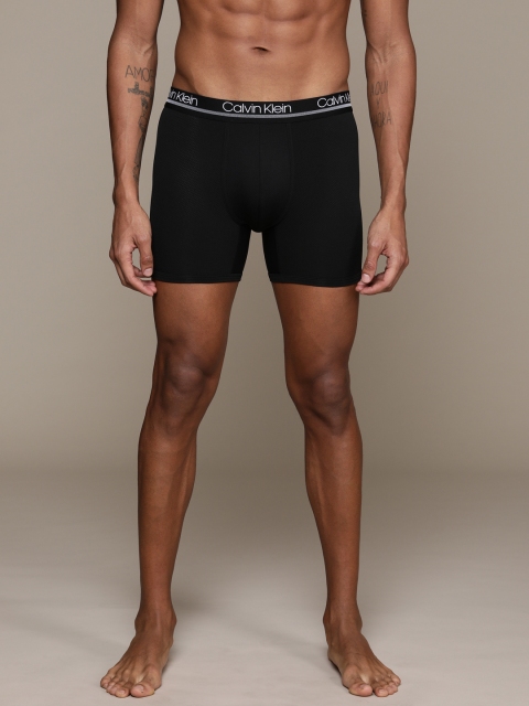 

Calvin Klein Underwear Men Black Solid Trunks NB2175001