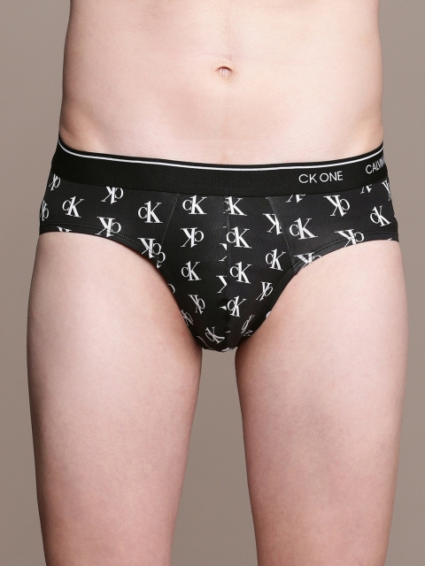 

Calvin Klein Underwear Men Black & White Printed Briefs NB2224SL5