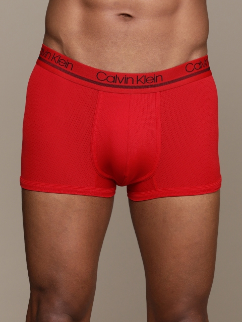 

Calvin Klein Underwear Men Red Solid Trunks NB2174CB6