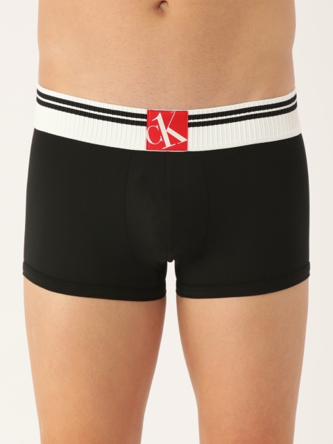 

Calvin Klein Underwear Men Black Solid Knitted Trunks NB2347001