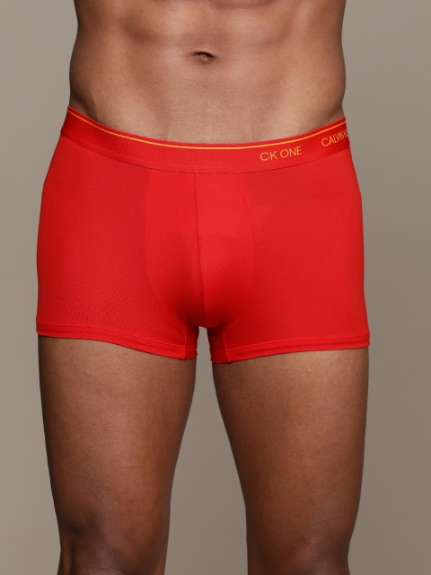 

Calvin Klein Underwear Men Red Solid Low Rise Trunk NB22257FK