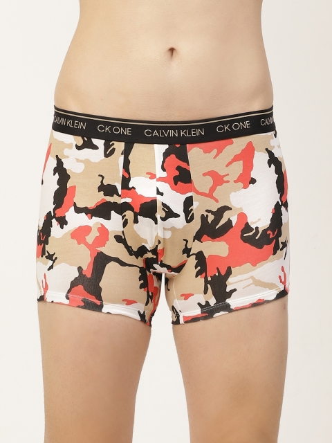 

Calvin Klein Underwear Men Beige & Brown Camouflage Printed Trunks NB2216AR9