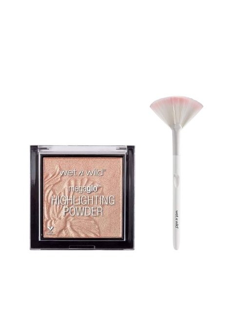 

Wet n Wild Sustainable Set of Megaglo Precious Petals Highlighting Powder & Highlighting Fan Brush, Peach