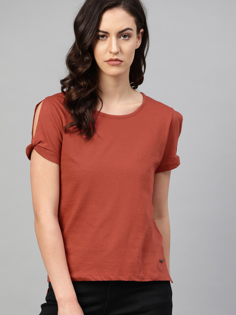 

Roadster Women Rust Red Solid Round Neck T-shirt