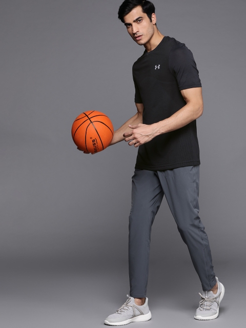 

UNDER ARMOUR Men Black Self-Design Seamless Fitted Training T-shirt