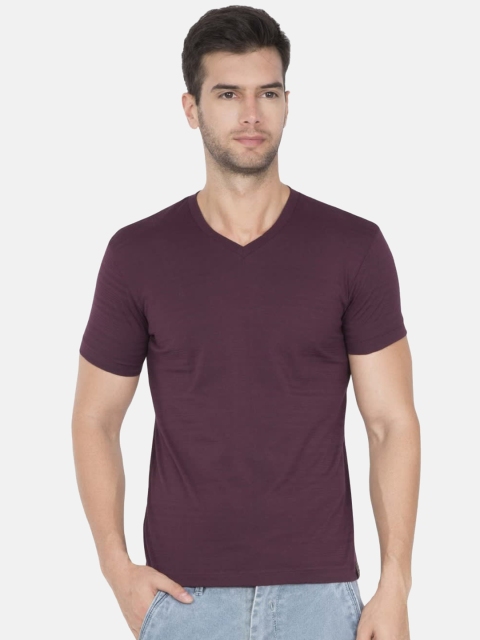 

Jockey Men Burgundy Solid Straight Fit Sports T-shirt