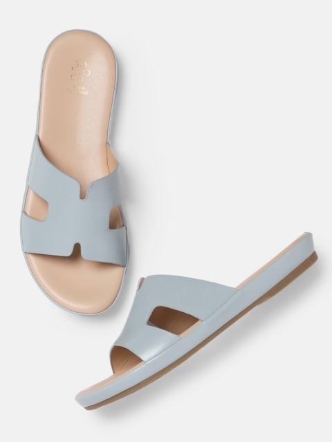 

Tresmode Women Grey Solid Open Toe Flats