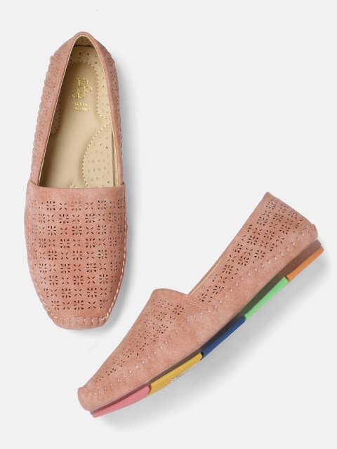 

Tresmode Women Pink Solid Loafers