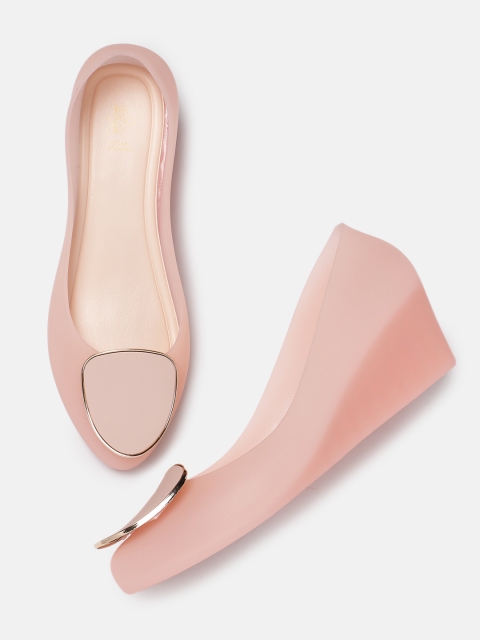 

Tresmode Women Pink Solid Pumps