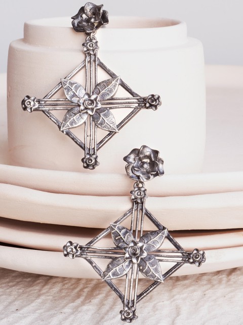 

Infuzze Silver-Toned Oxidised Floral Drop Earrings