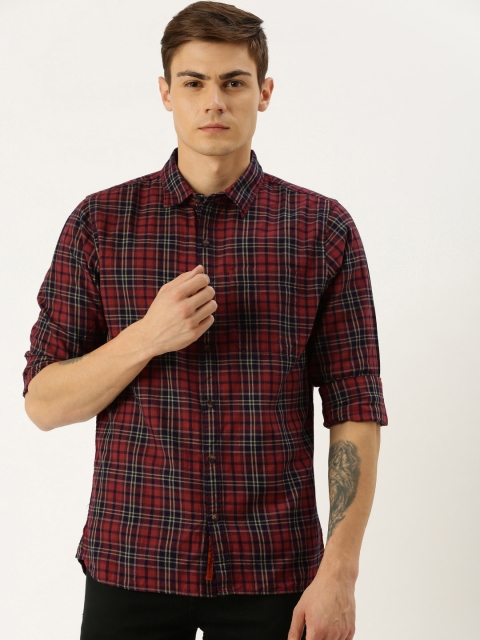 

SINGLE Men Red & Black Regular Fit Checked Casual Shirt