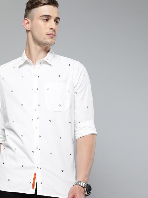 

SINGLE Men White & Navy Blue Slim Fit Printed Casual Shirt