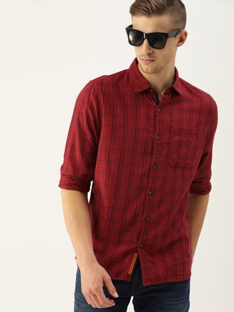 

SINGLE Men Red & Black Checked Slim Fit Casual Shirt