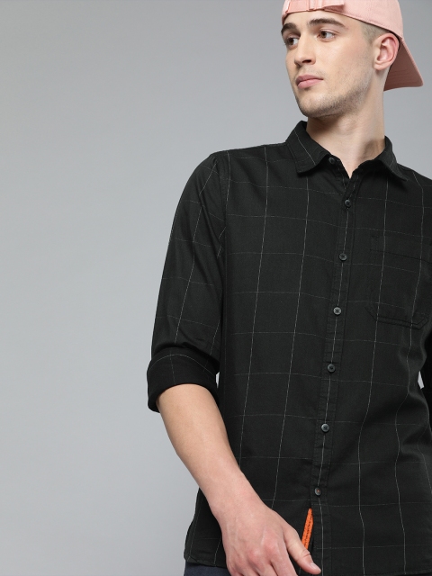 

SINGLE Men Black & White Slim Fit Checked Casual Shirt