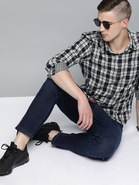 

SINGLE Men Navy Blue & Off-White Slim Fit Checked Casual Shirt