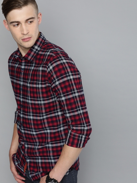 

SINGLE Men Navy Blue & Red Slim Fit Checked Casual Shirt