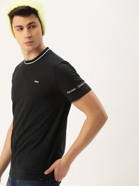 

SINGLE Men Black Solid Round Slim Fit Neck T-shirt