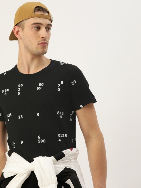 

SINGLE Men Black Striped Slim Fit Round Neck T-shirt