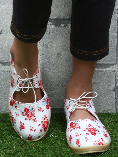 

DChica Girls White Sneakers