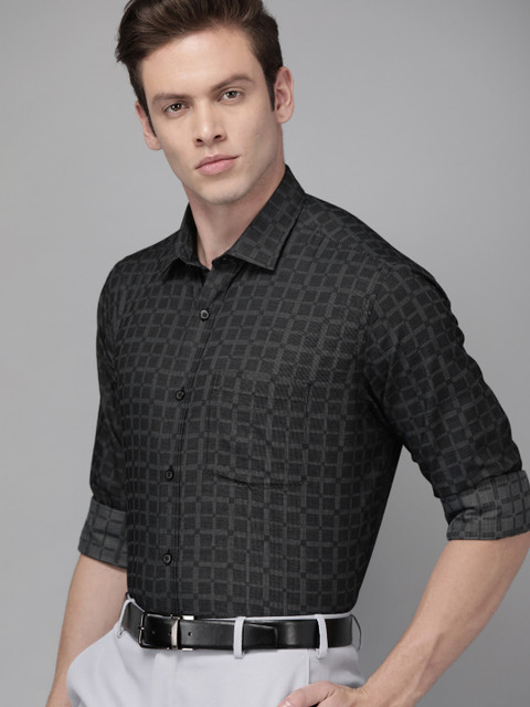

Park Avenue Men Black & Grey Regular Fit Checked Formal Shirt