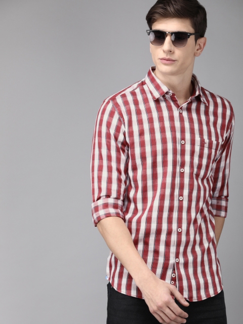 

Park Avenue Men Maroon & White Slim Fit Checked Casual Shirt