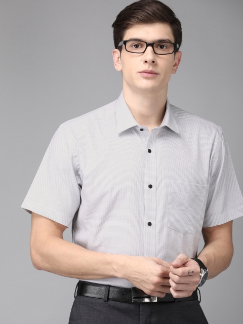 

Park Avenue Men White & Black Regular Fit Checked Formal Shirt