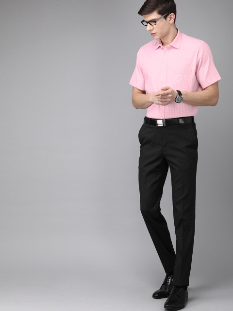 

Park Avenue Men Pink & White Regular Fit Checked Formal Shirt