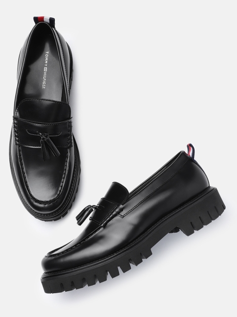 

Tommy Hilfiger Men Black Leather Tasseled Loafers