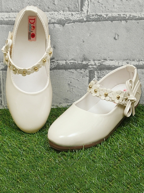 

DChica Girls White Solid Ballerinas